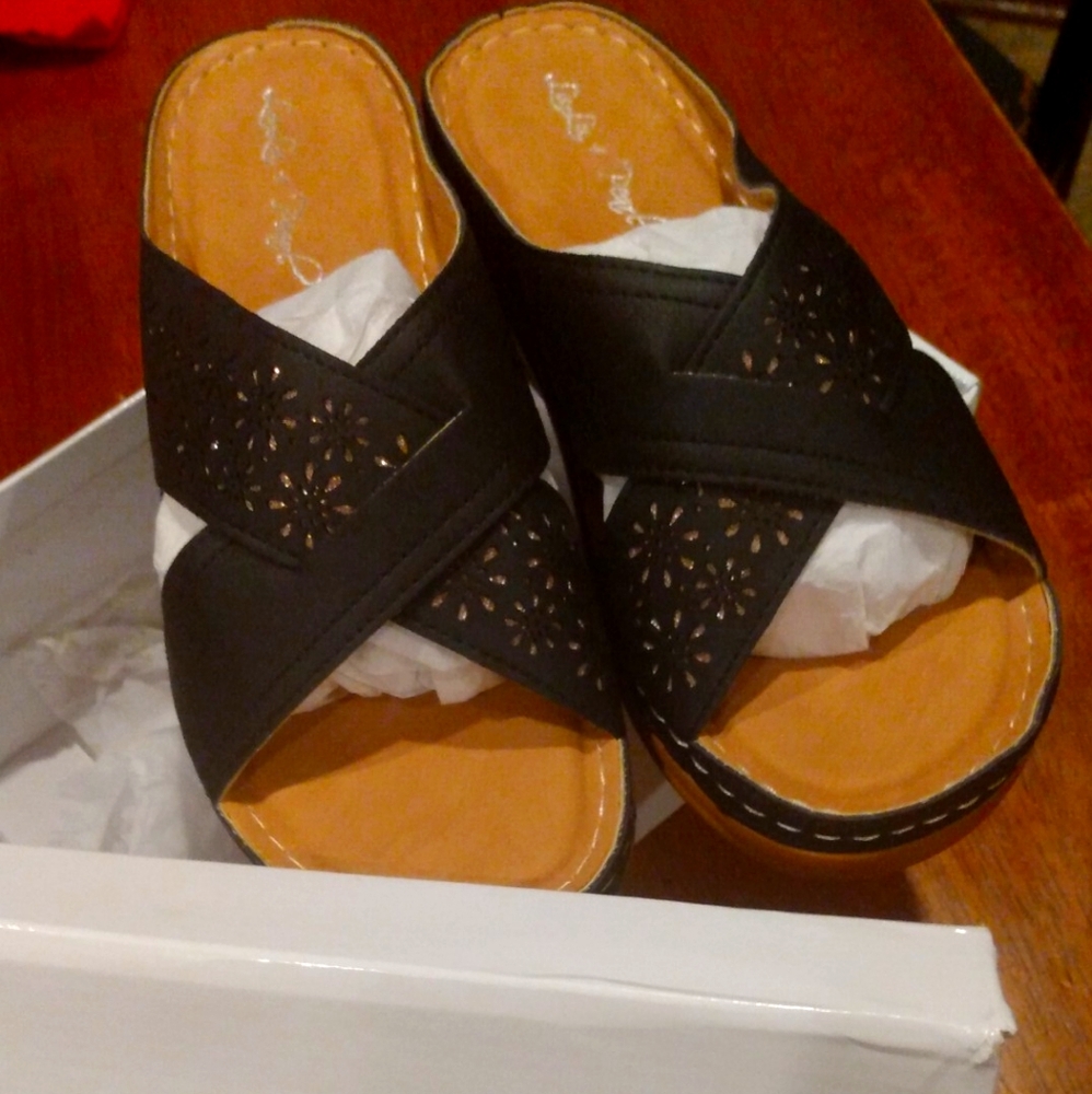 Lulu & Pearl Women's Sandals